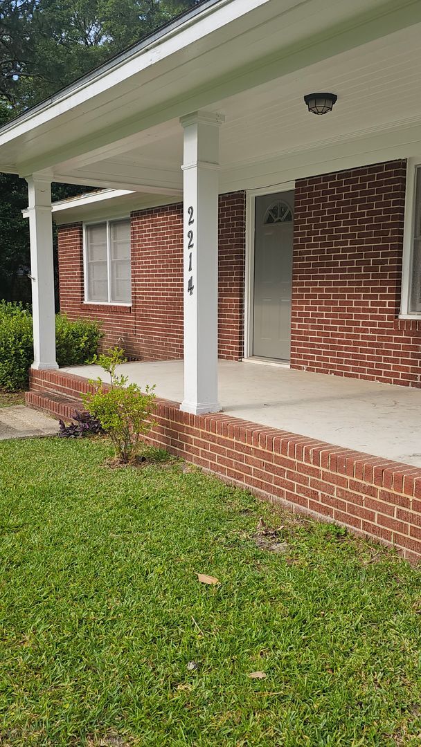 Building Photo - 2214 Jerry Jones Dr