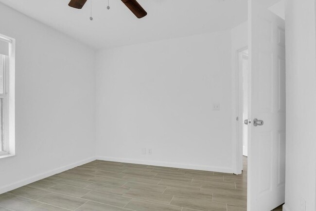 Building Photo - 13737 Yarmouth Dr