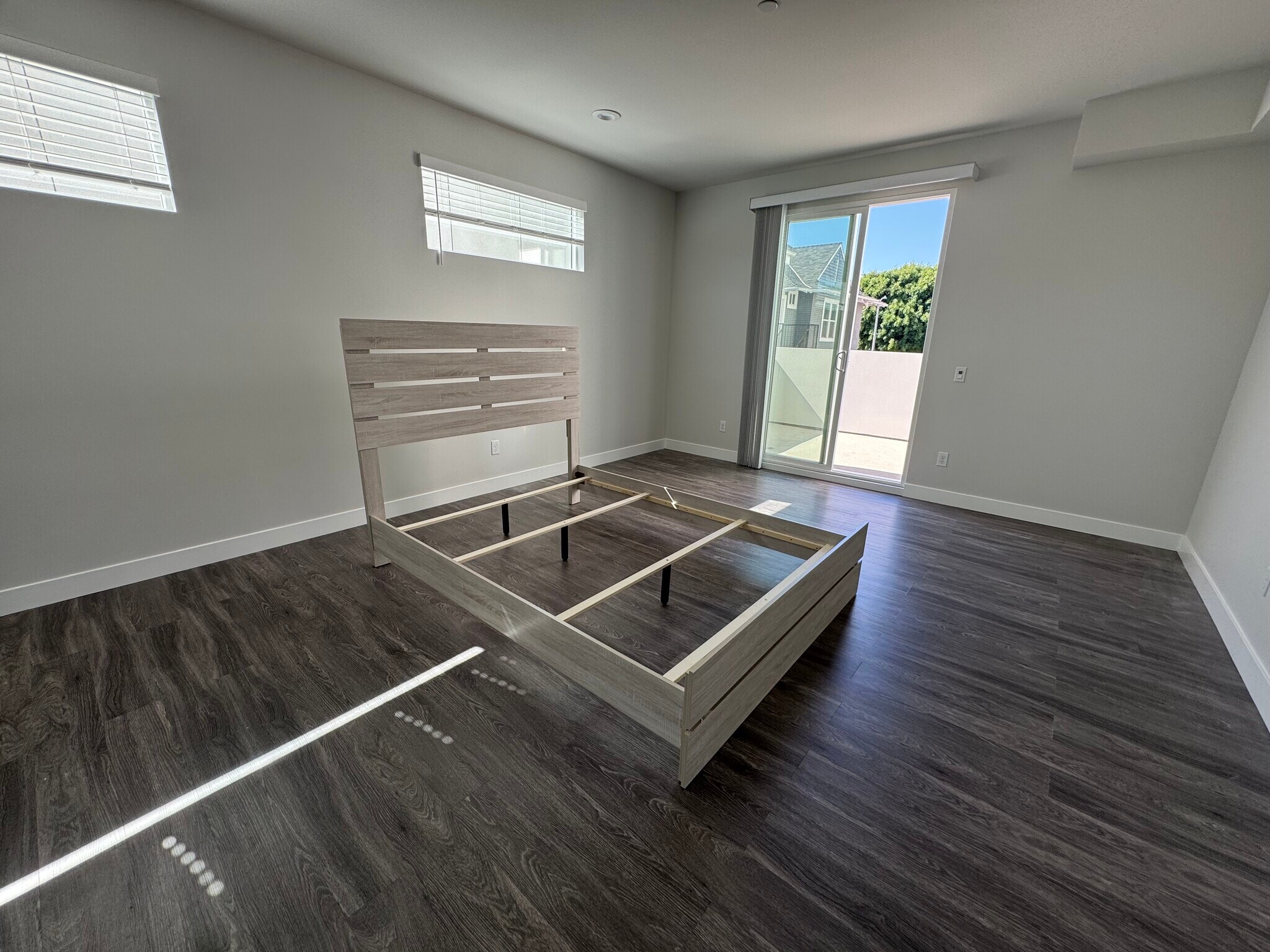 Building Photo - 1220 W 35th St