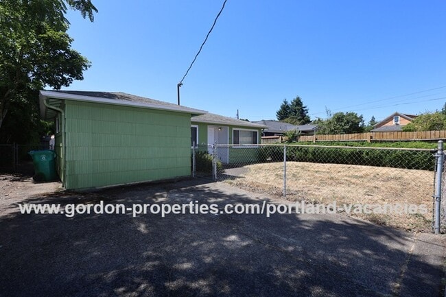 Building Photo - SE Tenino St - Brentwood-Darlington ranch-...