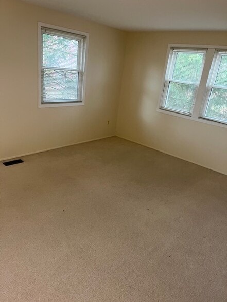 Building Photo - 1594 Brentwood Dr