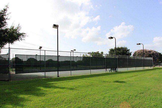 Building Photo - 523 High Meadows Dr