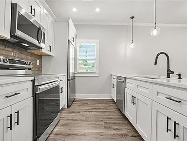 Building Photo - Stylish 4bd/2ba Renovated Rental with Fenced Yard in Growing Westside Neighborhood