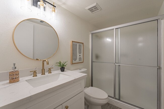 Building Photo - Fresh & Clean Townhome in North Phx!