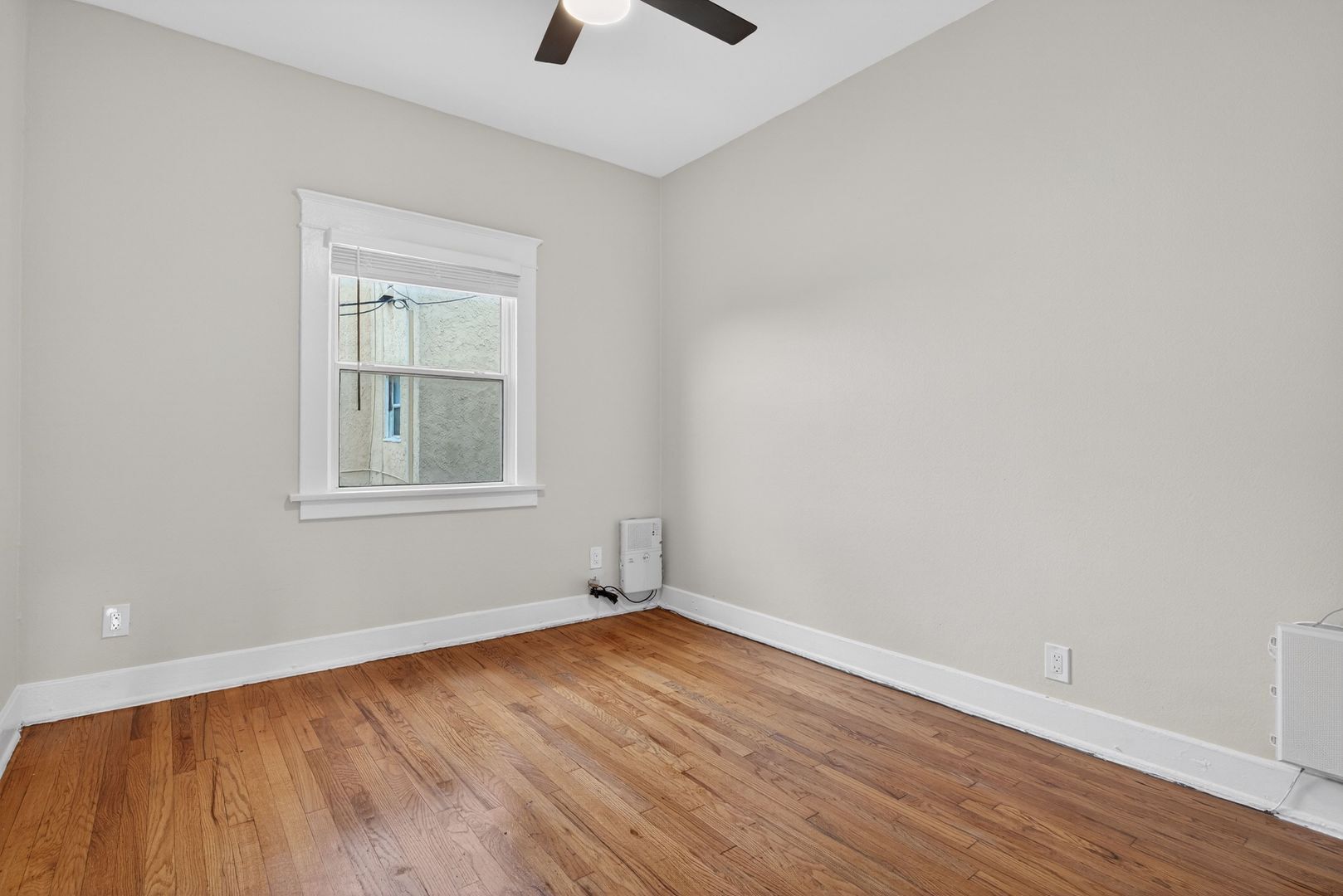 Building Photo - 905 Cherry Ave