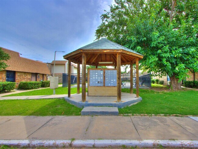 Building Photo - 401 SE 12th Ave