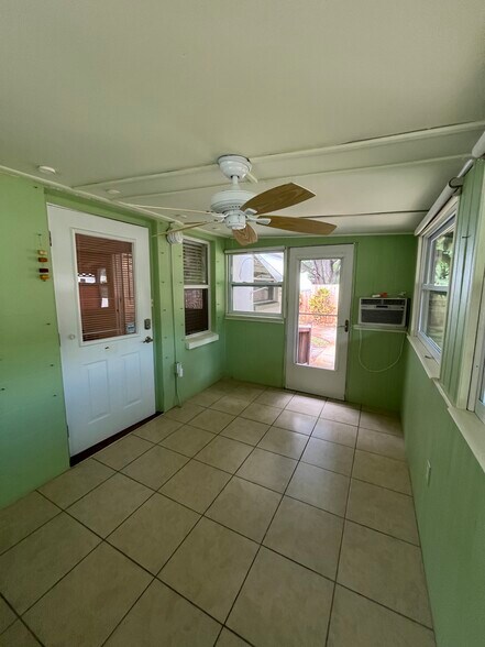 Building Photo - 516 Northmoor Ave N