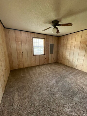 Building Photo - 3 Bedroom 1 bath apartment