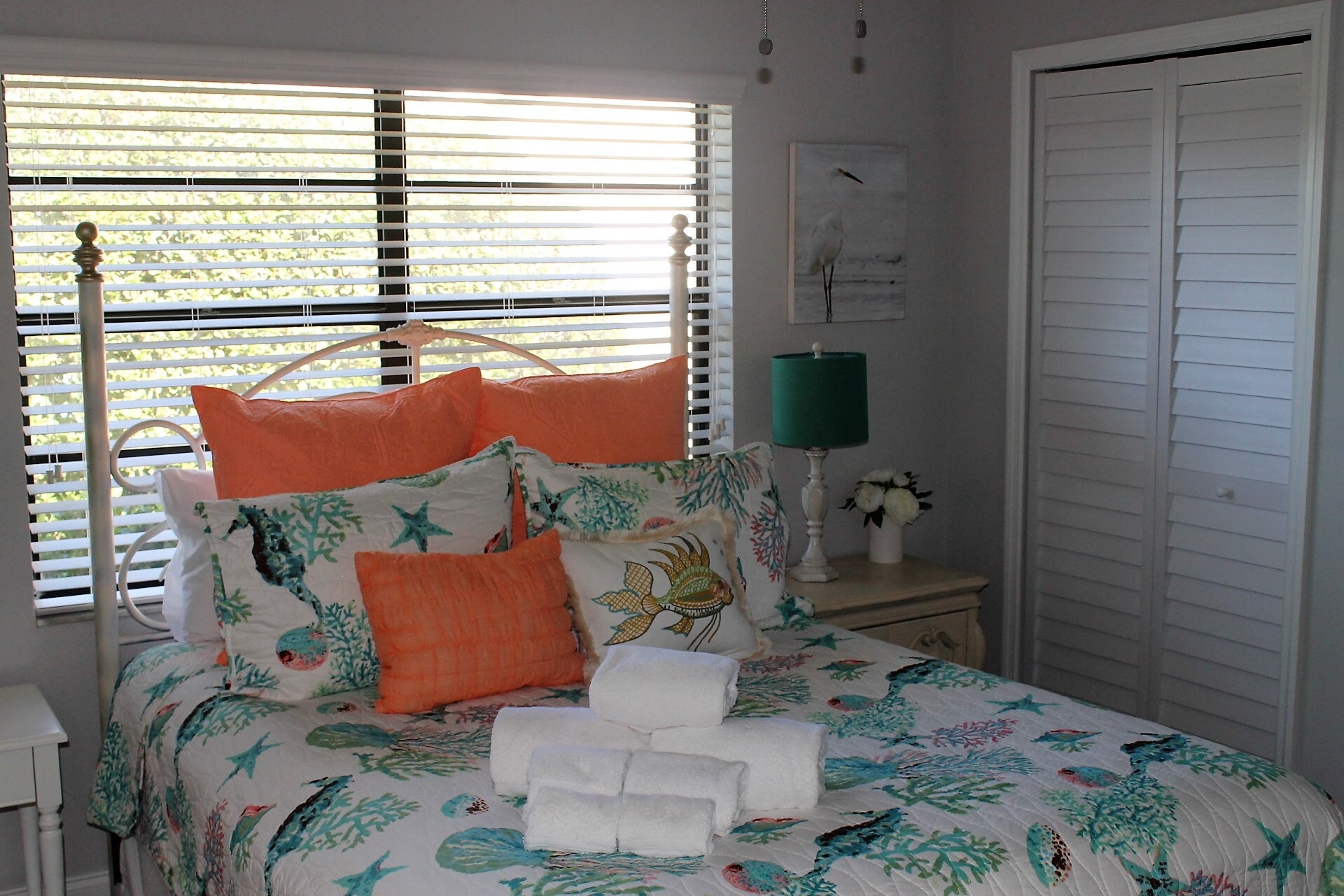 3RD BEDROOM QUEEN BED - 12 Clarendon Ct S