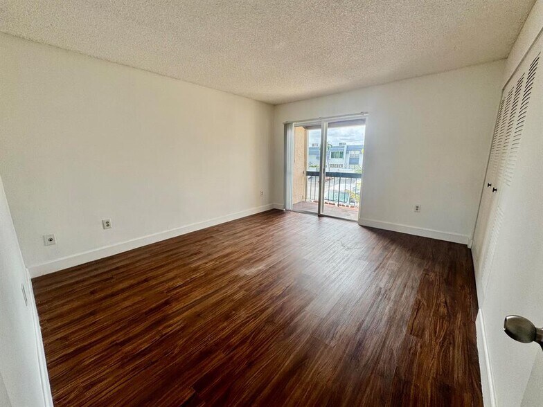 Building Photo - 3662 SW 59th Ave