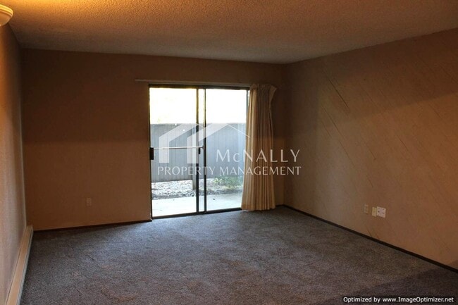 Building Photo - 1 Bedroom, 1 Bathroom Condo – Approx. 605 Sq. Ft.