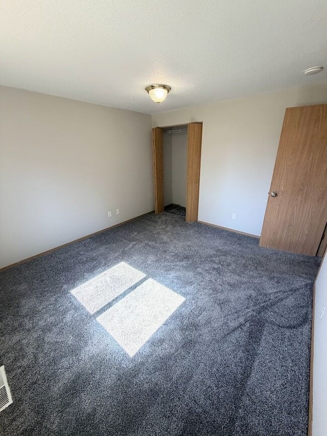 Building Photo - Spacious Keizer Home with Large Fenced Backyard