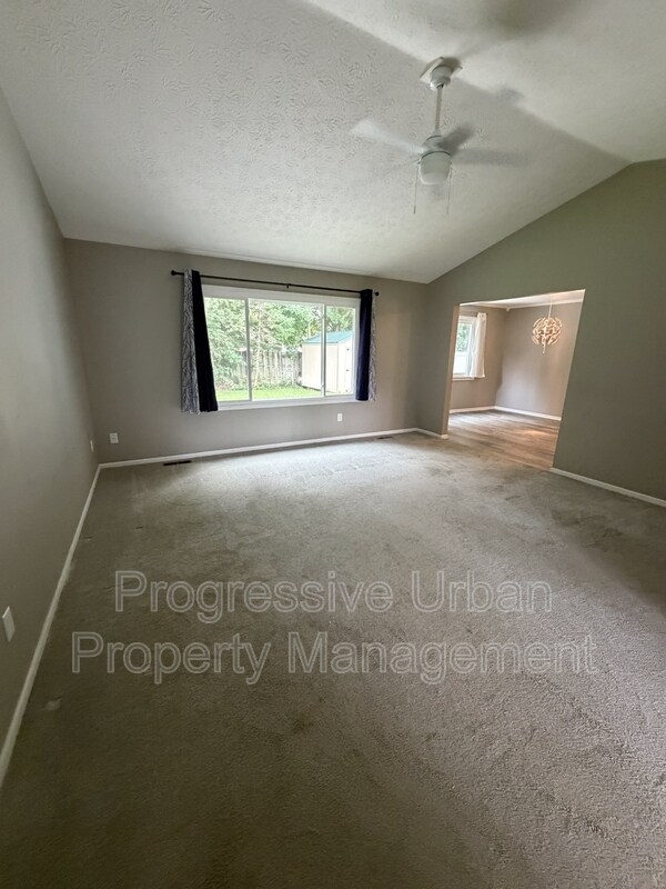 Building Photo - 453 Auburn St
