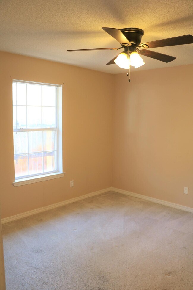 Building Photo - 1784 Ivalea Cir