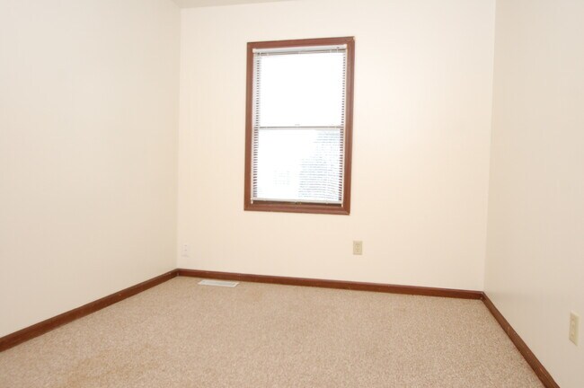 Building Photo - 521-A S Silverwood Lane