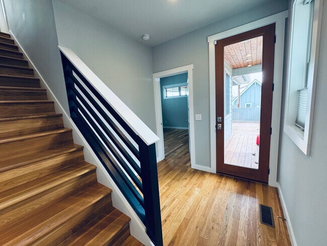 Building Photo - West AVL - Spacious, Beautiful Modern Home