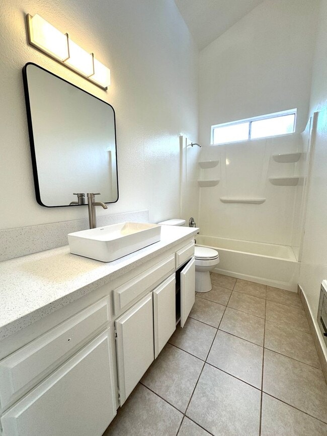 Building Photo - 3 Bedroom House in Sherman Oaks!