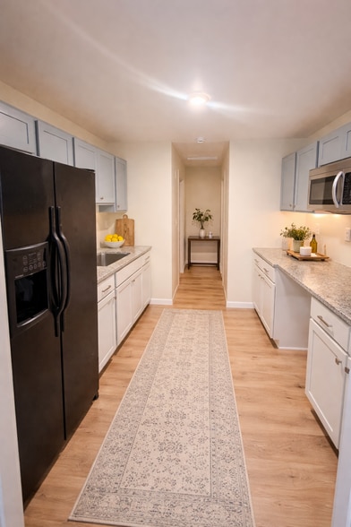 Building Photo - 427 Holly St NW