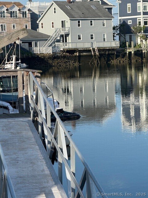 Building Photo - 2144 Fairfield Beach Rd