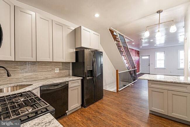 Building Photo - 2238 Oakford St