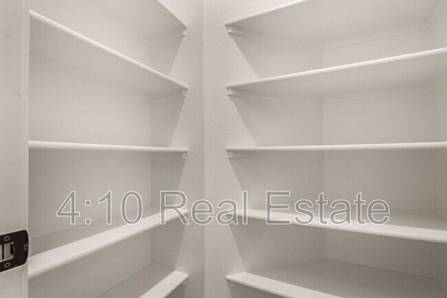 Building Photo - 463 W Canary Way