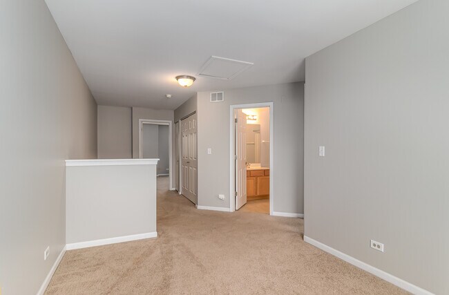 Building Photo - 520 Lincoln Station Dr