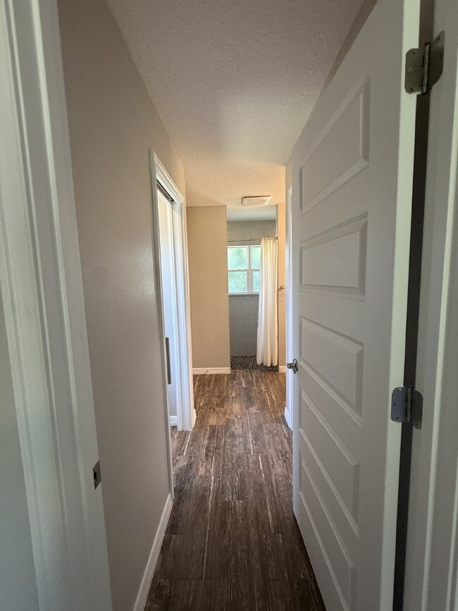 Building Photo - Beautiful and Spacious 3/2 with Separate Entrance 1/1 In-Law Suite, RV Parking