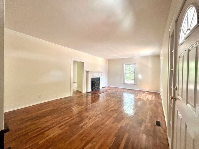 Building Photo - 1548 E Mission Blvd