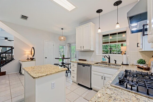 Building Photo - 1503 Warren Cove