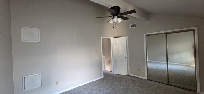 Building Photo - Townhome Near Lafayette High