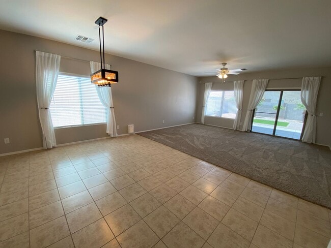 Building Photo - Exceptional 4BR/2BA Home in Magma Ranch! T...