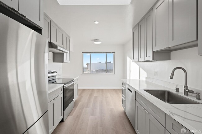 Building Photo - 3100 Taraval St