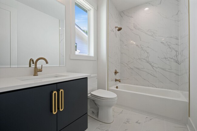 Building Photo - Modern 4-bedroom, 4-bathroom Custom Home D...