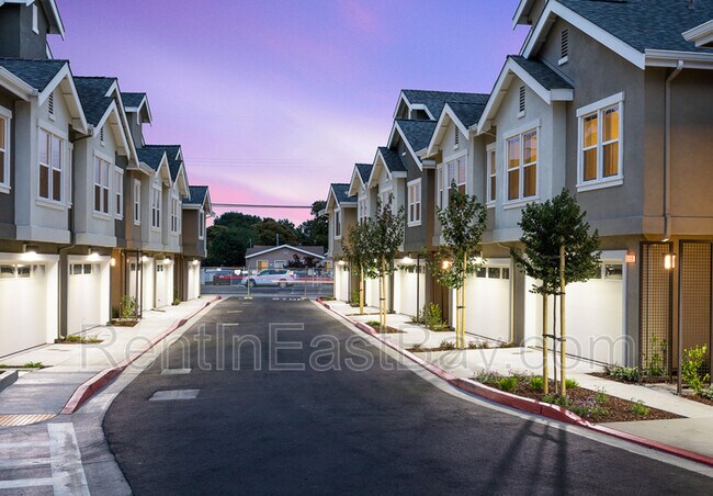 Building Photo - 15850 Bella Tierra Ct
