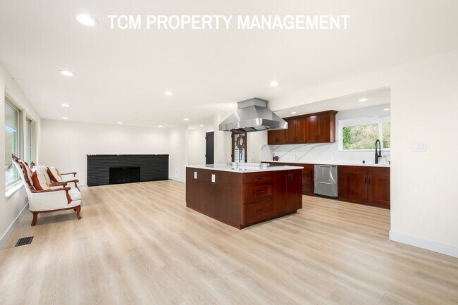 Building Photo - 1121 E Guiberson St