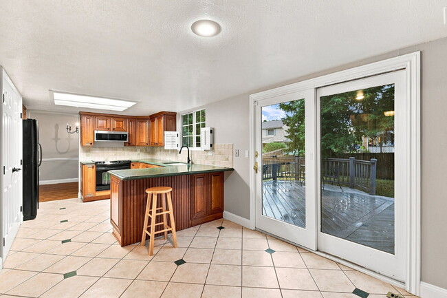 Building Photo - $2,645.95, 4-bed, 2.5-bath located in Centennial with a fenced backyard.