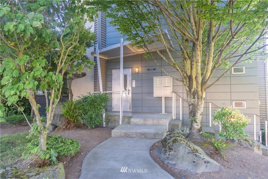 Front Door - 2731 Boylston Ave E