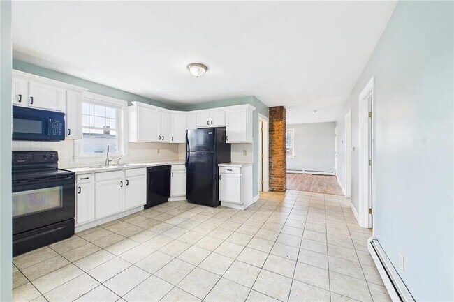 Building Photo - 136 Almy St