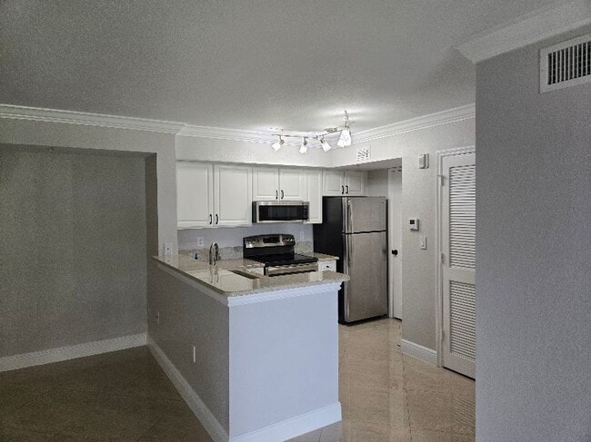 Building Photo - 15035 Michelangelo Blvd