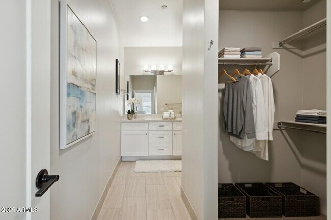 Building Photo - 1400 E Bethany Home Rd