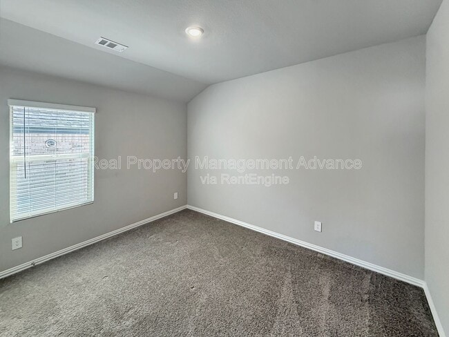 Building Photo - 615 Tribble Dr