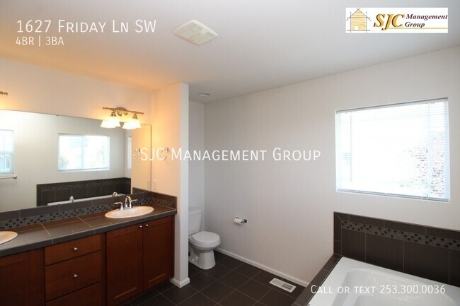 Building Photo - 1627 Friday Ln SW