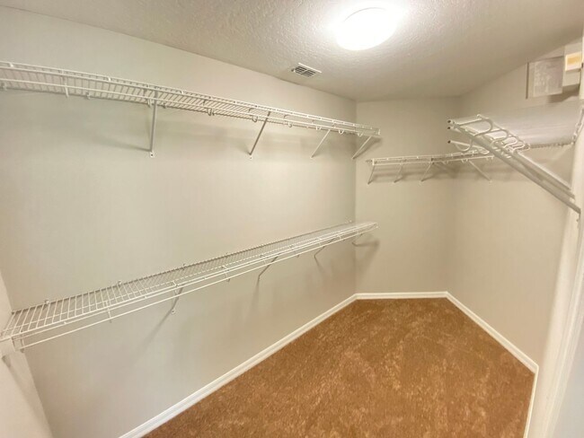Building Photo - ? Freshly Updated Home Minutes from Disney...