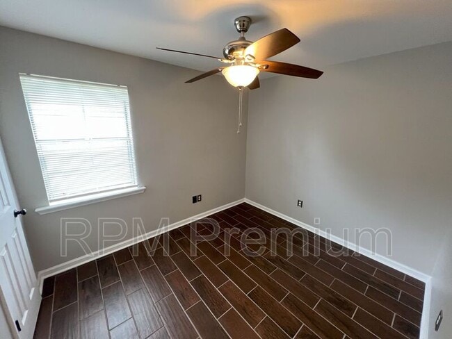 Building Photo - 522 Fawn Lake Dr