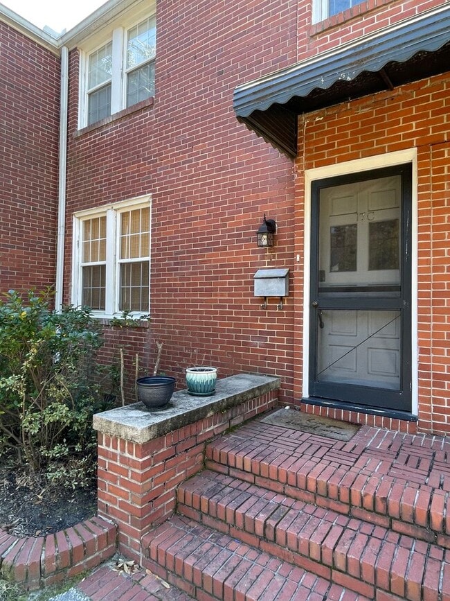 Building Photo - Wagener Terrace Townhome Unit!