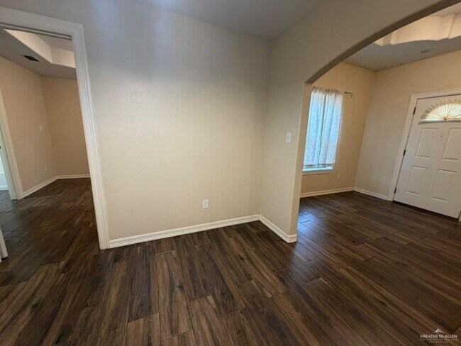 Building Photo - 2037 W Diaz Ave