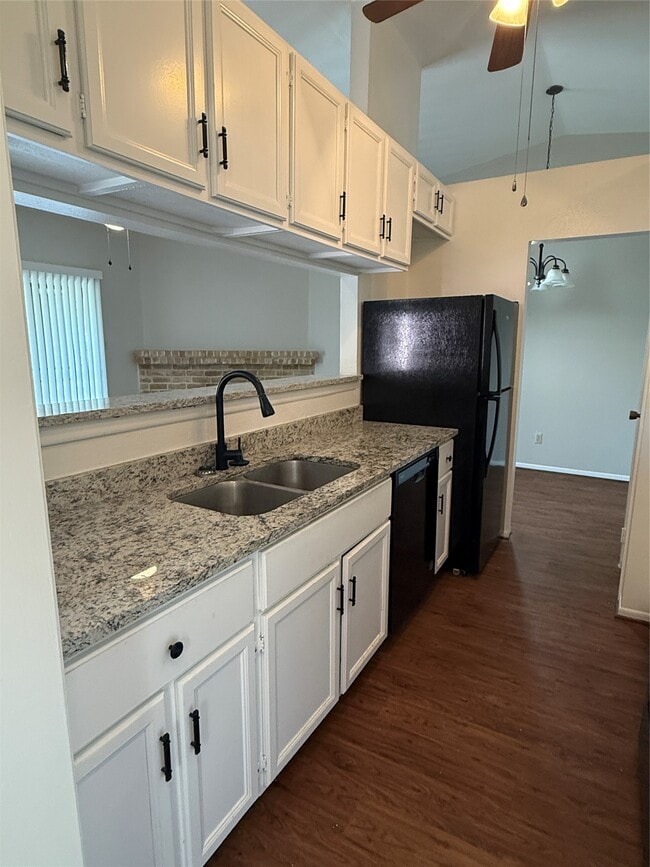 Building Photo - 923 Carrell St