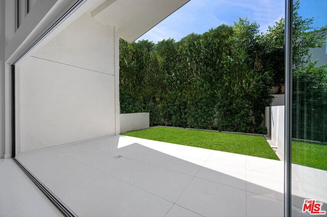Building Photo - 621 Kings Rd