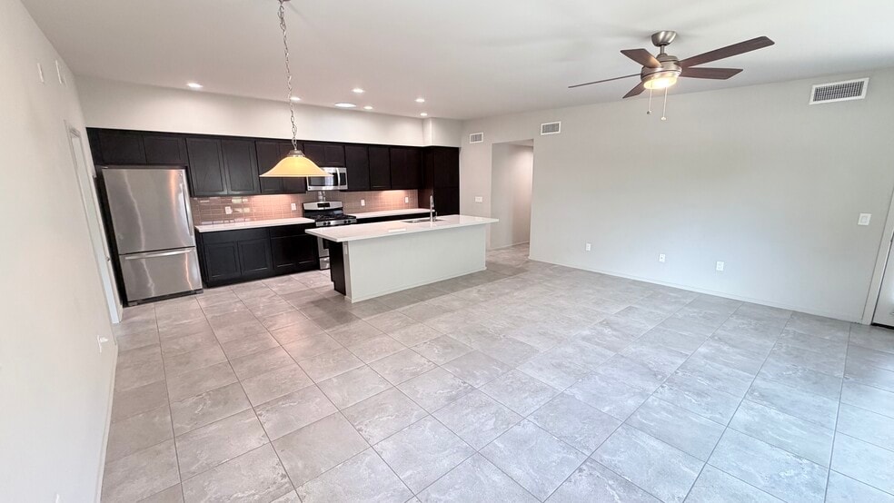 Building Photo - 3026 N Dasylirion Dr
