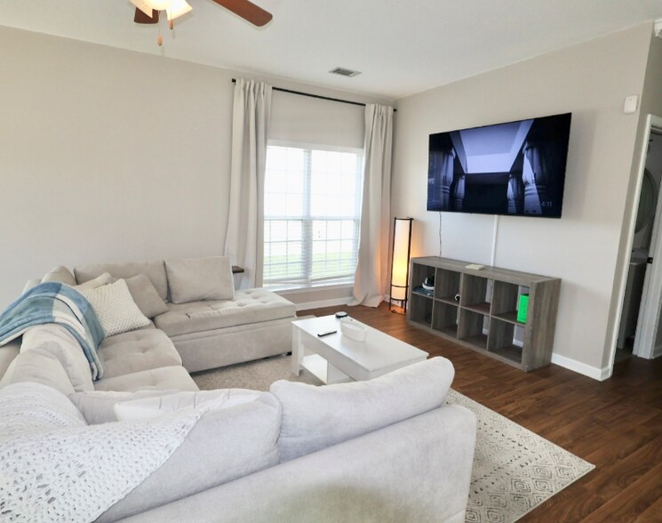 Building Photo - 83 Rhett Ln